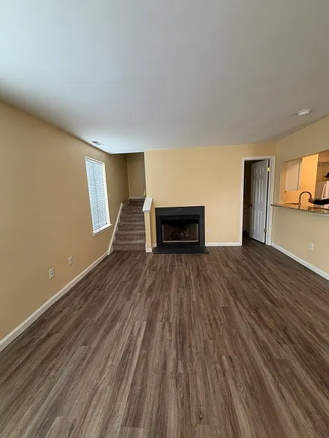 2 bed, 1087 sqft, $2,000 — Photo 2