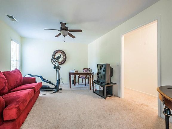 4th image of 102 Cornerstone Pl