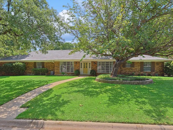 119 Ridgecrest Cir, Denton, TX 76205