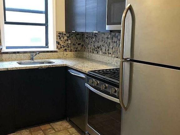 4th image of 4004 36th Ave #1
