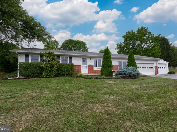 3235 Hillside Dr, Lebanon, PA 17046