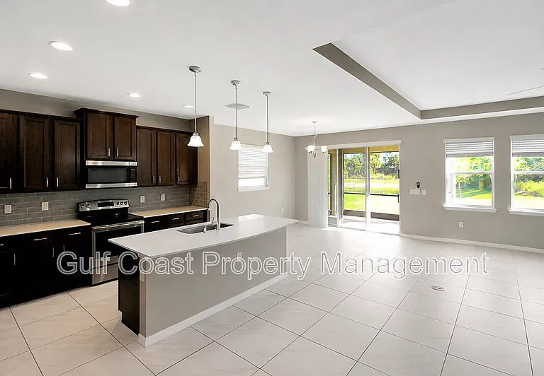 2914 Esmeralda Dr — Photo 4