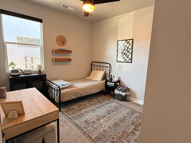 160 S Desert Sage Ln — Photo 2