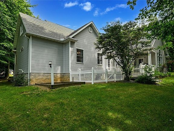 4th image of 37 W Maple Dr