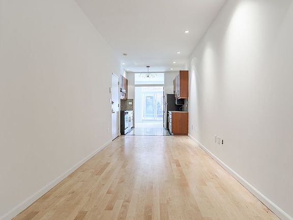 5th image of 528 W 46th St APT 1W