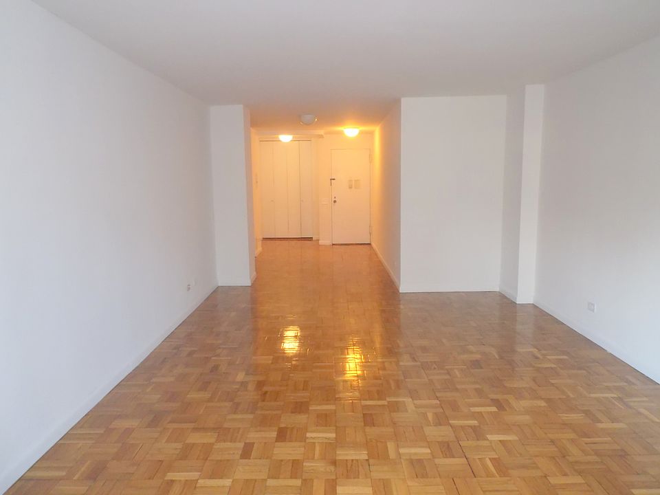 1st image of 150 E 18th St APT 3R