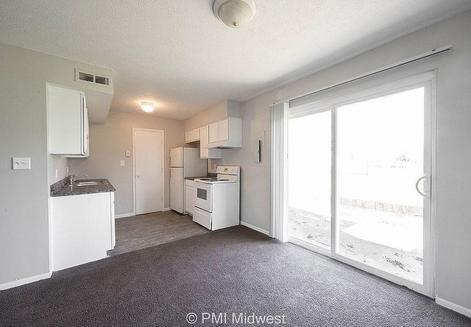 1st image of 2969 Oxford Ln