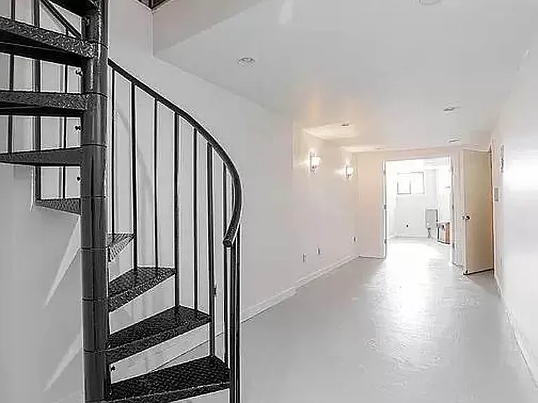 913 Saint Johns Pl #1C — Photo 8