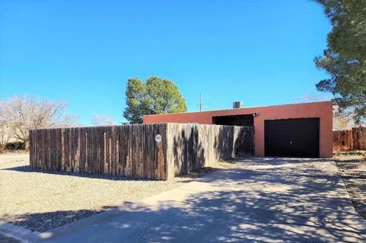 2 bed, 900 sqft, $1,600 — Photo 2