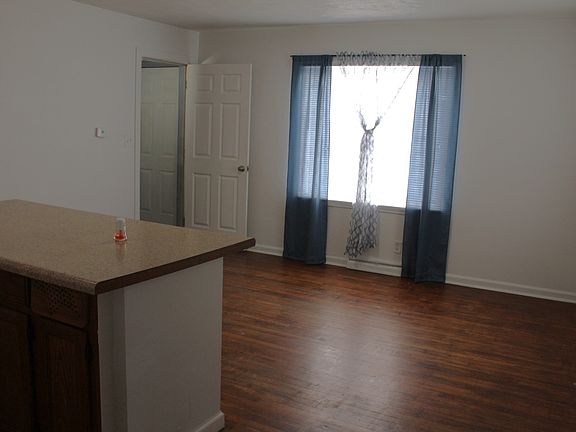 4th image of 822 8th Ave