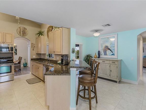 5th image of 2207 NE 1st Ave