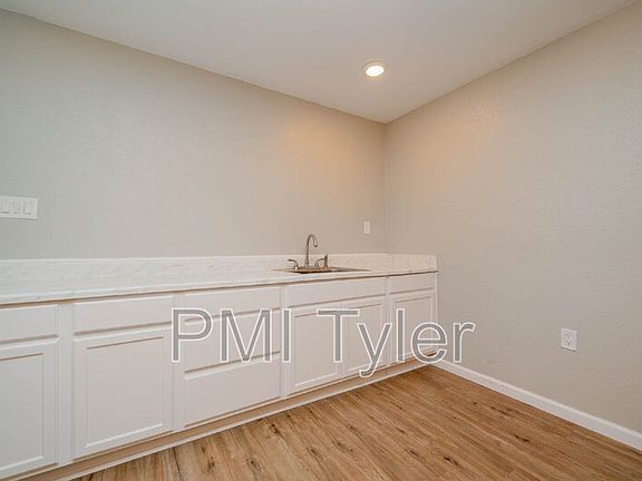 5th image of 1021 N Montgomery St