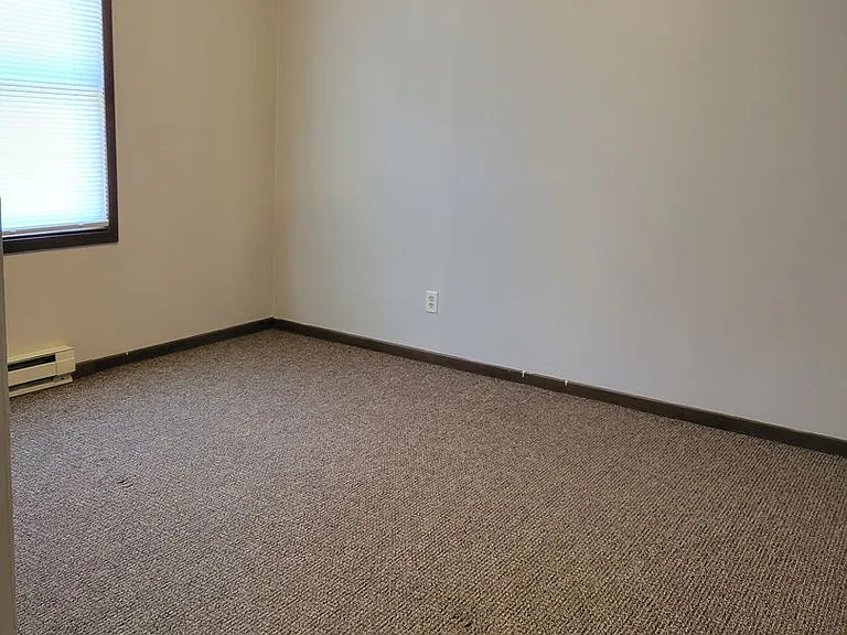 235 W Johnson St — Photo 15