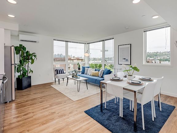 5th image of 2303 Franklin Ave E APT 204