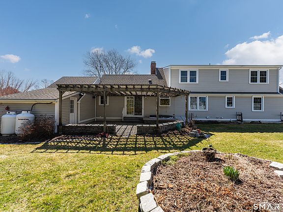 4th image of 22 Indian Drive