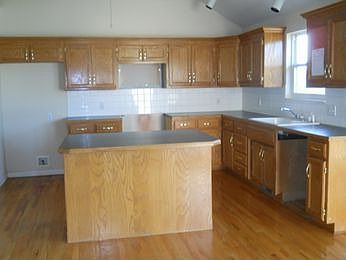 4th image of 908 Cottonwood Dr