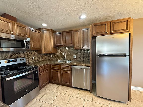 5th image of 526 S 40th Ave #D