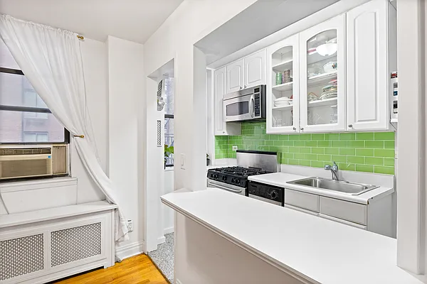 Rented by Avenues Real Estate | media 5