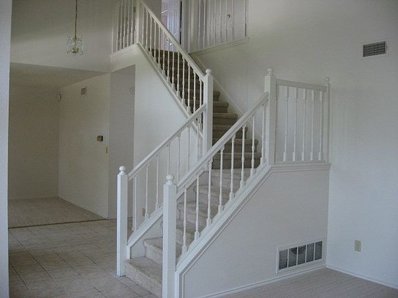 4th image of 415 Essex Dr