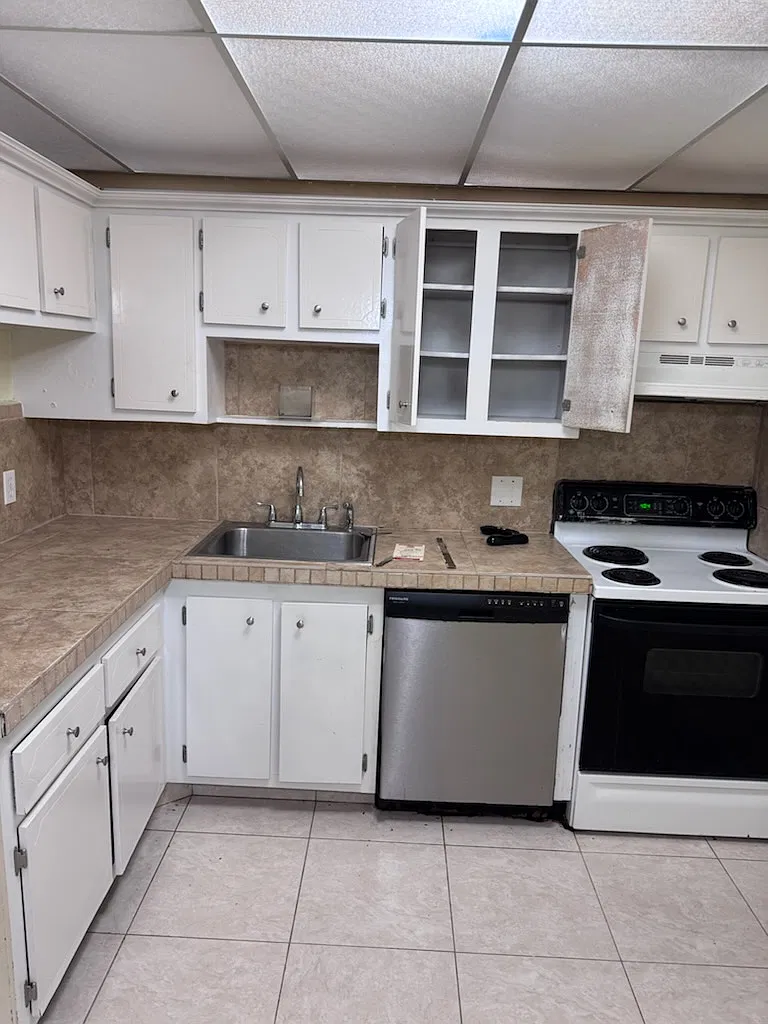 2 bed, 930 sqft, $1,990 — Photo 1