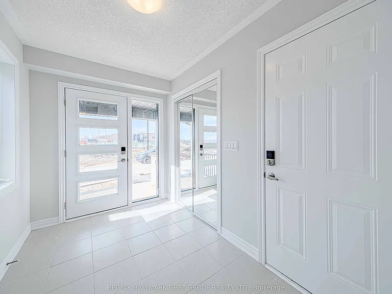 1220 Greentree Path — Photo 3