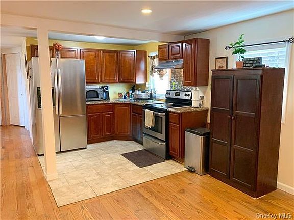2nd image of 3208 Hering Ave