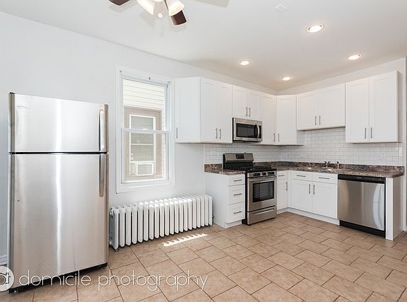 2nd image of 2723 N Hamlin Ave APT 1