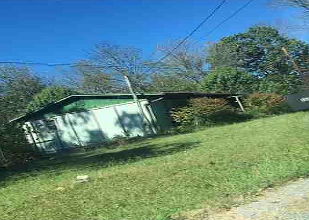 2nd image of 149 W Carpenter Rd