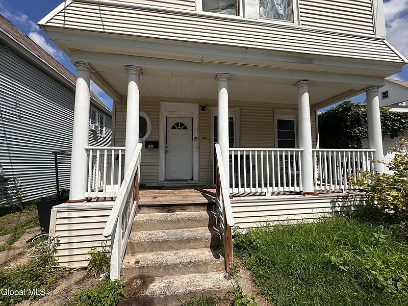 3rd image of 525 Lang Street