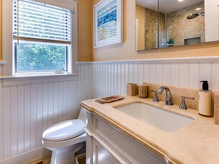229 W Lake Dr — Photo 12