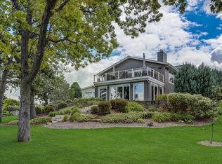 S68W18126 Island Dr, Muskego, WI 53150