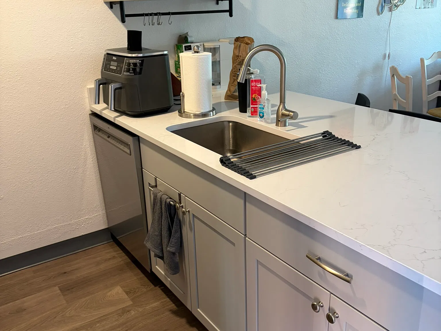 3 bed, 1.5 bath, 992 sqft, $5,250 — Photo 4