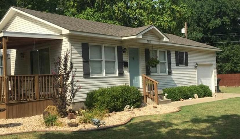 1st image of 702 N Catalpa St