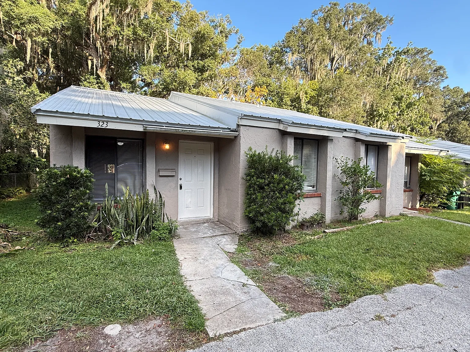 2 bed, 892 sqft, $1,325 — Photo 1