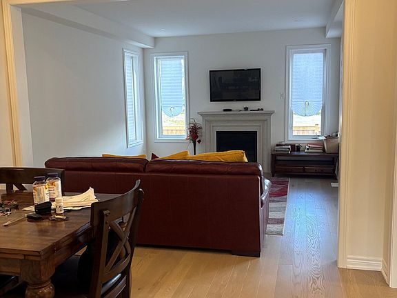 4th image of 1352 Davis Loop