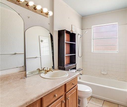 5th image of 701 Kings Towne Pl