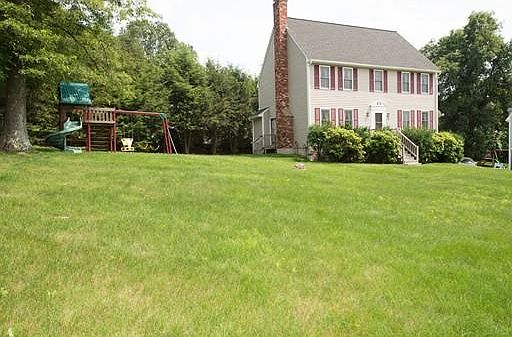 2nd image of 8 Heritage St