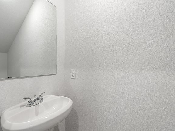 5th image of 127 White Horses Dr