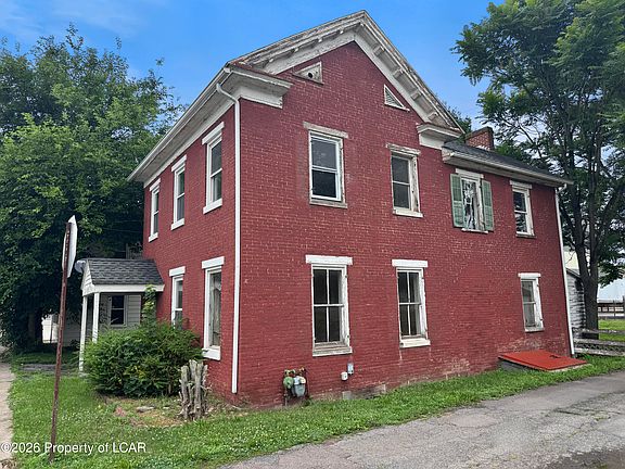 3rd image of 819 E Market St