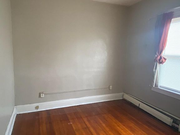 5th image of 230 Pullman Ave #1