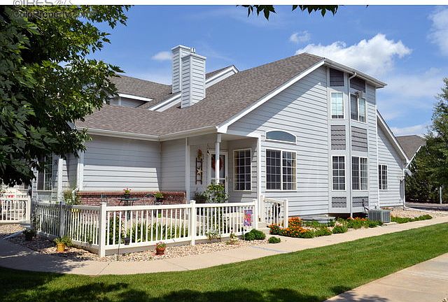 Make this townhome Your Home!