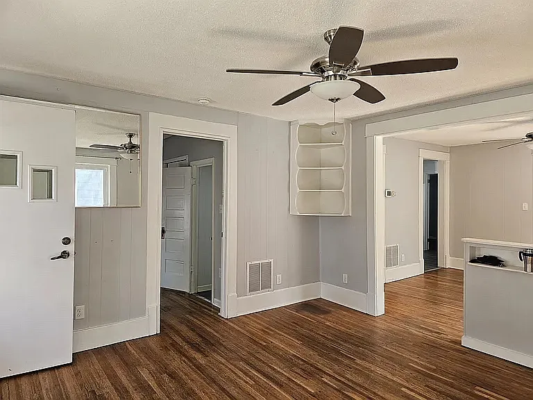220 S Millwood Ave — Photo 4