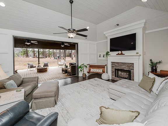 3rd image of 616 Glen Iris Ln