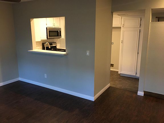 3rd image of 6716 Clybourn Ave Unit 117