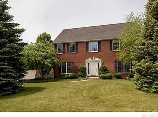 5581 Kippen Dr, East Amherst, NY 14051