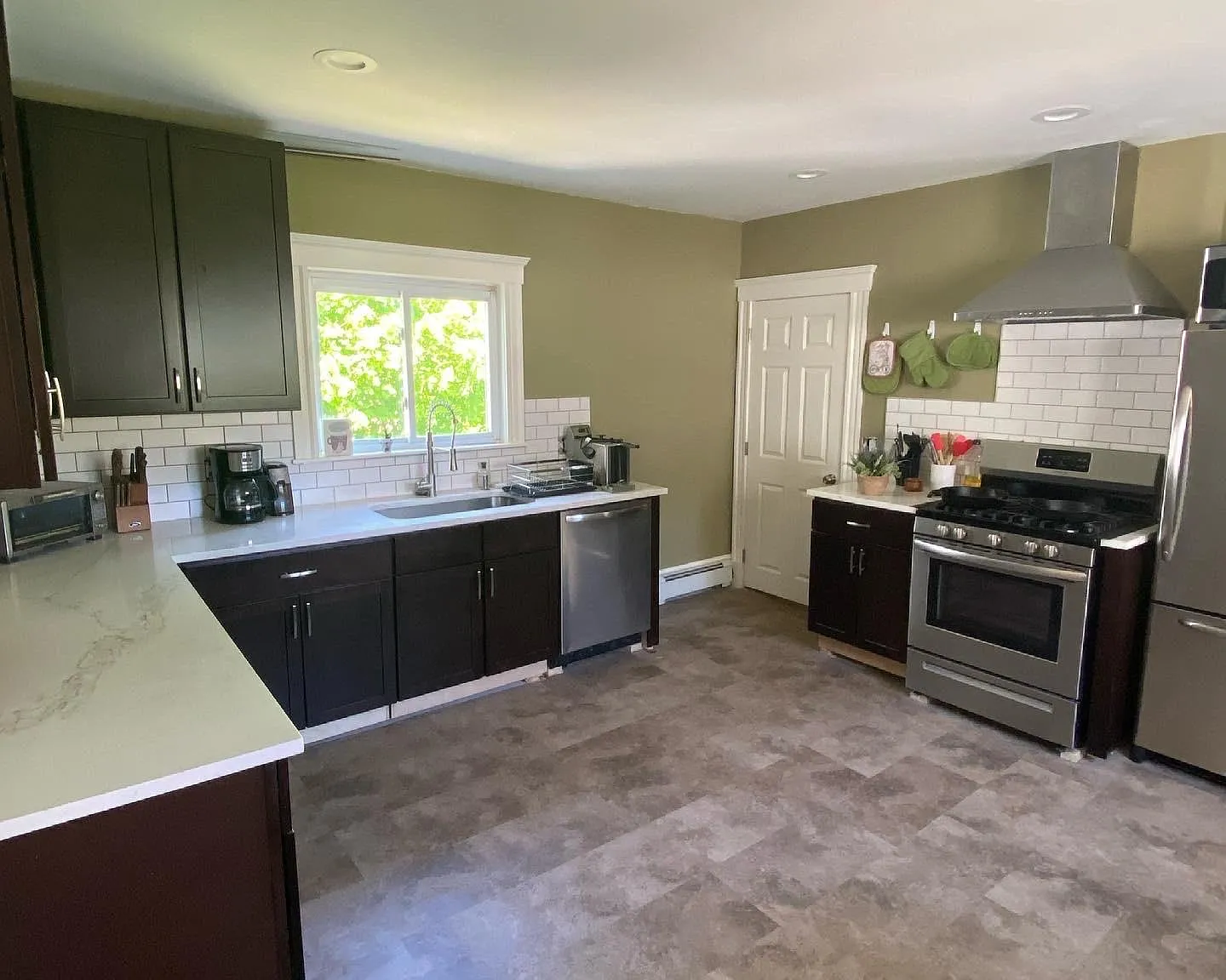 5 bed, 1900 sqft, $4,000 — Photo 1