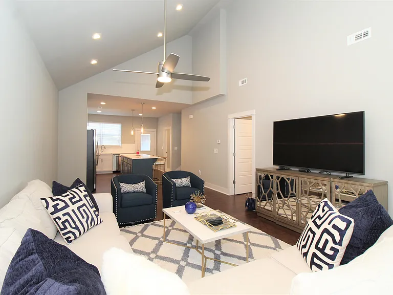 2047 S Florida Way — Photo 4