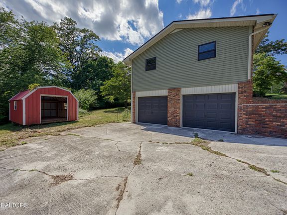 3rd image of 276 Sherwood Rd