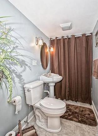 5th image of 2440 Louis Ave