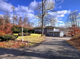 392 Carrington Rd, Bethany, CT 06524